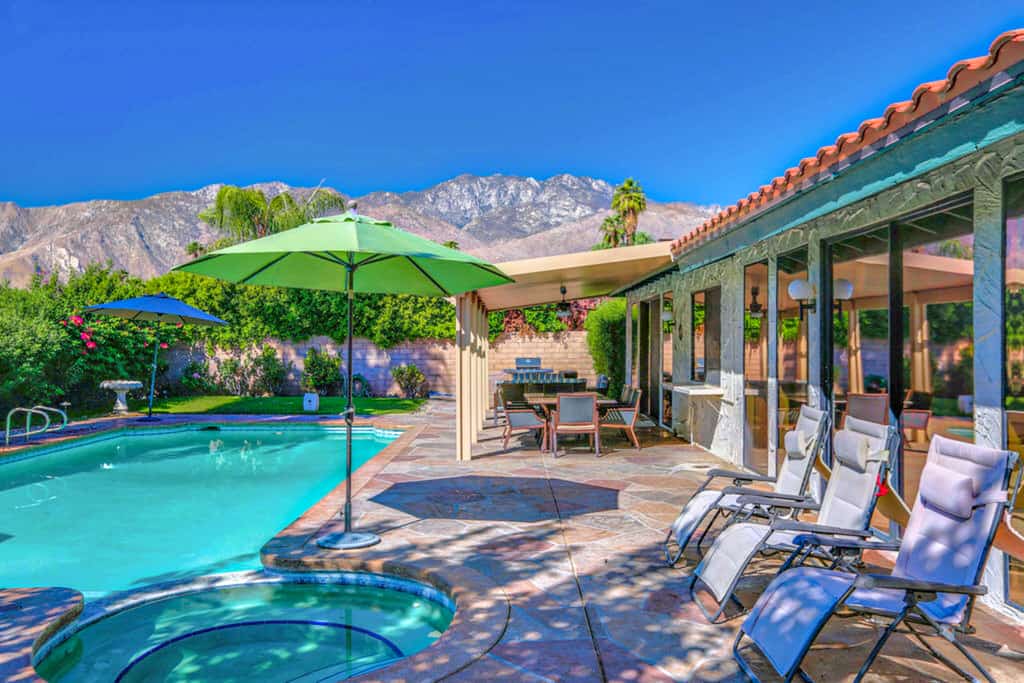 Pleasant home with private pool, spa & private gas grill - close to downtown
