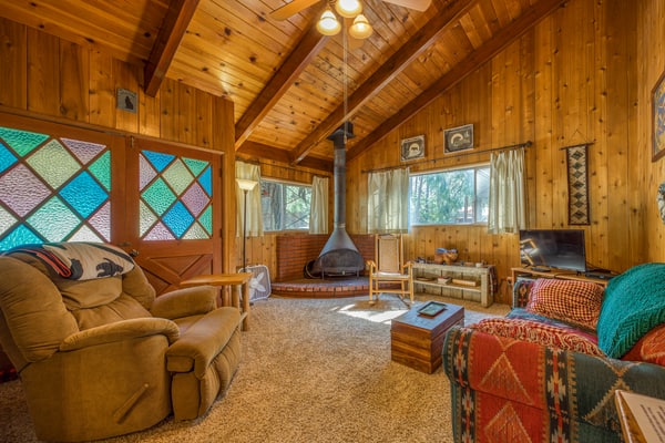 Dog-friendly mountain home with amazing views - near town & hiking