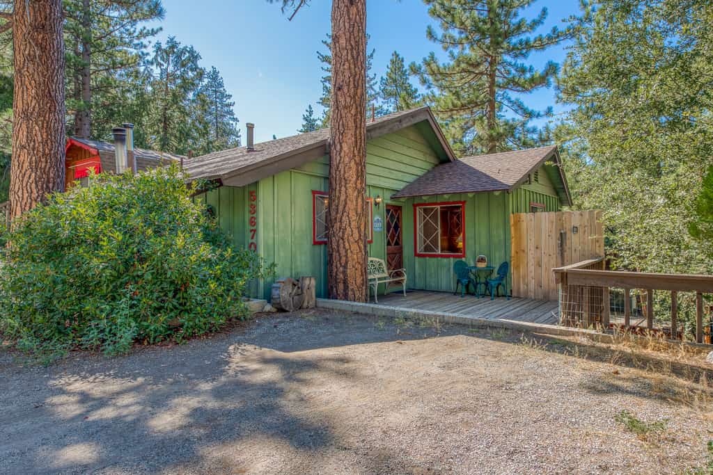 Dog-friendly mountain home with amazing views - near town & hiking