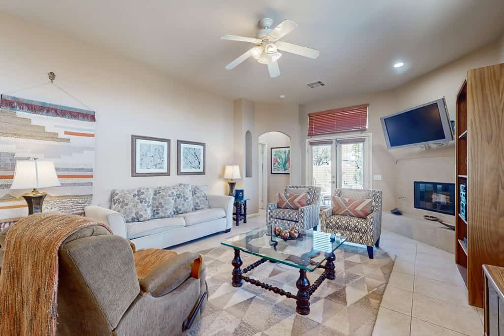 Dog-friendly home with private pool & spa, near shops & dining - 3BR - 066318