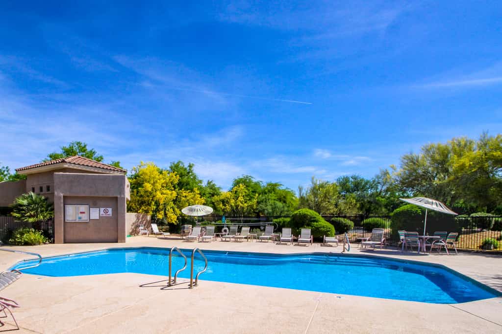 Charming dog-friendly condo with pool, hot tub, washer/dryer, & AC