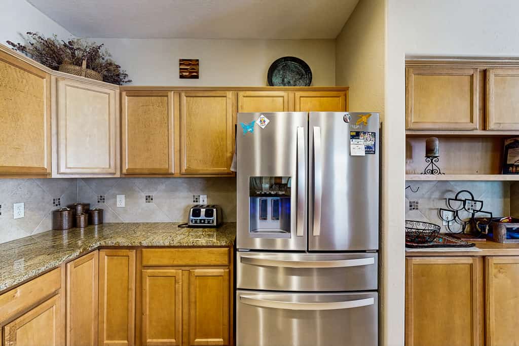 Charming dog-friendly condo with pool, hot tub, washer/dryer, & AC