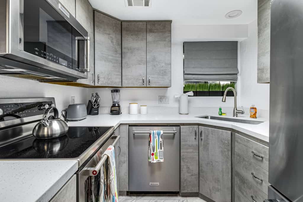 Dog-friendly, ground-floor, mountain view condo with 2 patios, pool & hot tub