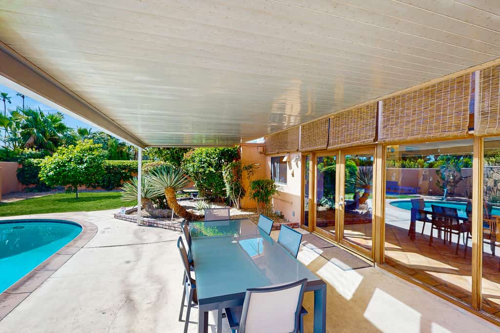 Elegant, dog-friendly house with private hot tub & outdoor pool