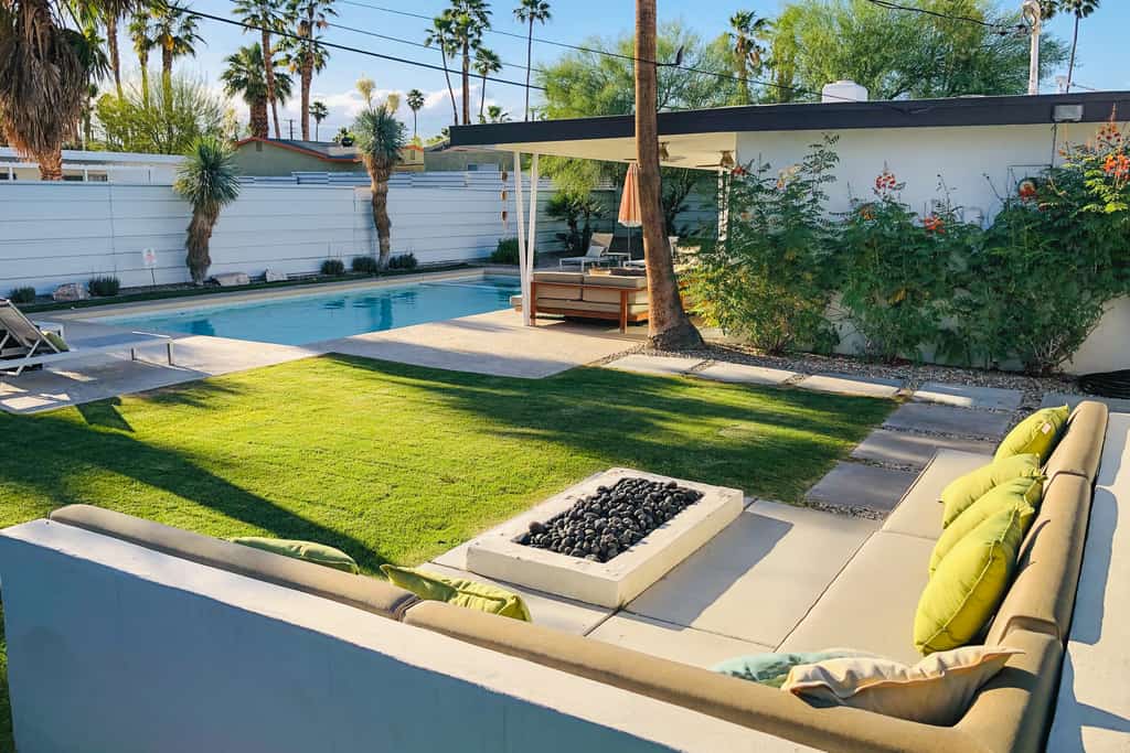 Cheerful mid-century home w/ private pool, spa, firepit & mountain views