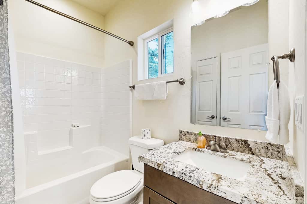 Peaks & Pines Bungalow