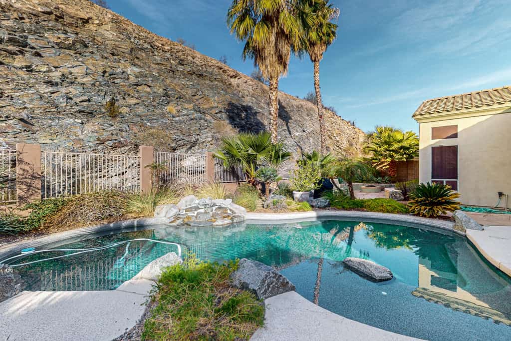 Dog-friendly home w/outdoor pool & firepit, near the top of South Mountain - Desert Foothills