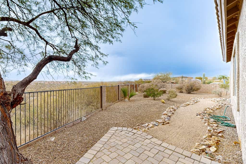 Spacious home in prime location across from Catalina State Park with golf nearby