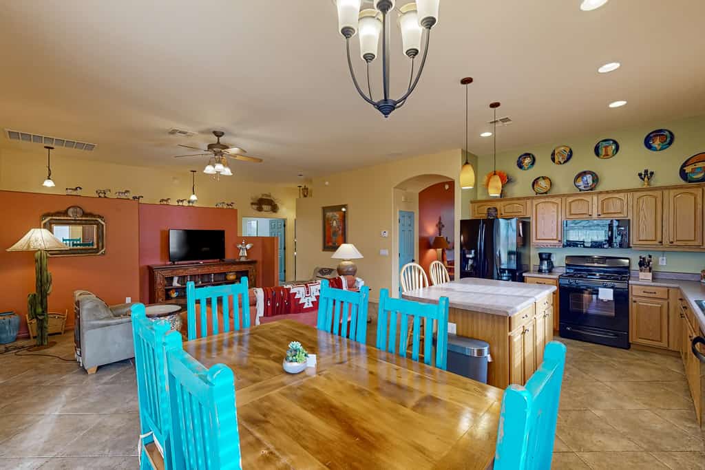 Spacious home in prime location across from Catalina State Park with golf nearby