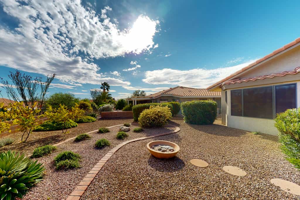 Radiant desert stay with pool and tennis access - mountain views, dogs ok
