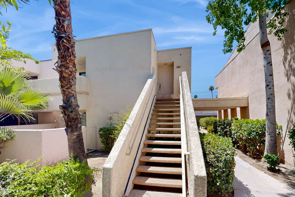 Indulge in Beautiful Palm Springs Paradise and Escape to Luxury