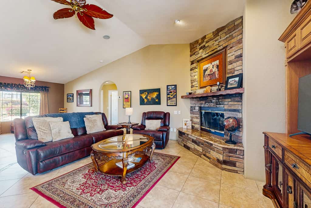 Luxurious home with an outdoor kitchen, private pool & spa - close to golf