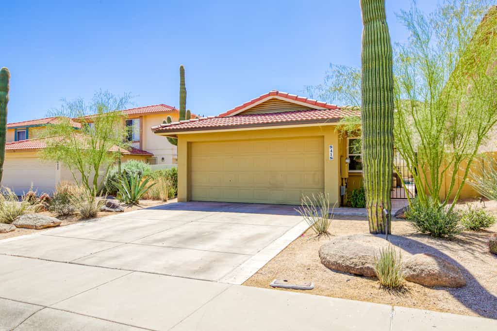 South Mountain home with pool, grill, fireplace & fast WiFi - snowbird-friendly