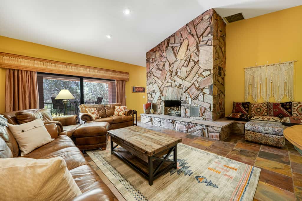 Red Rock-view oasis with beautiful veranda, central AC, W/D