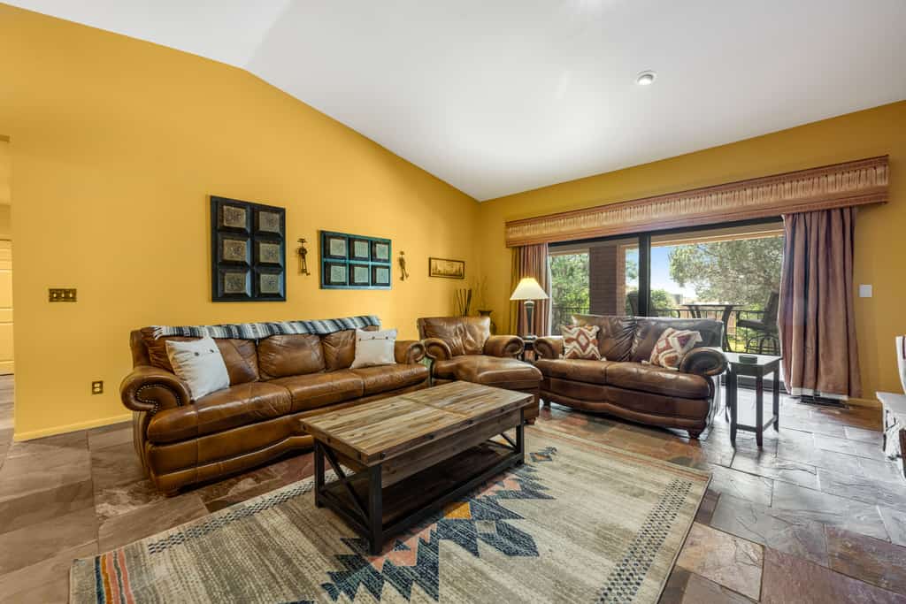 Red Rock-view oasis with beautiful veranda, central AC, W/D
