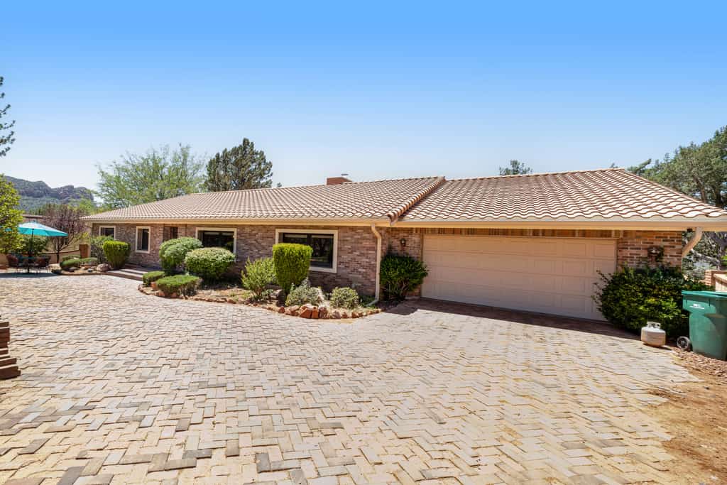 Red Rock-view oasis with beautiful veranda, central AC, W/D