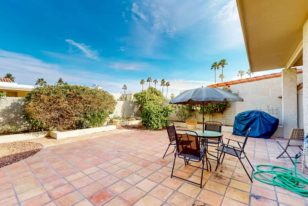 Sunny home with outdoor pool, hot tub, private patio, grill, streaming, W/D, AC