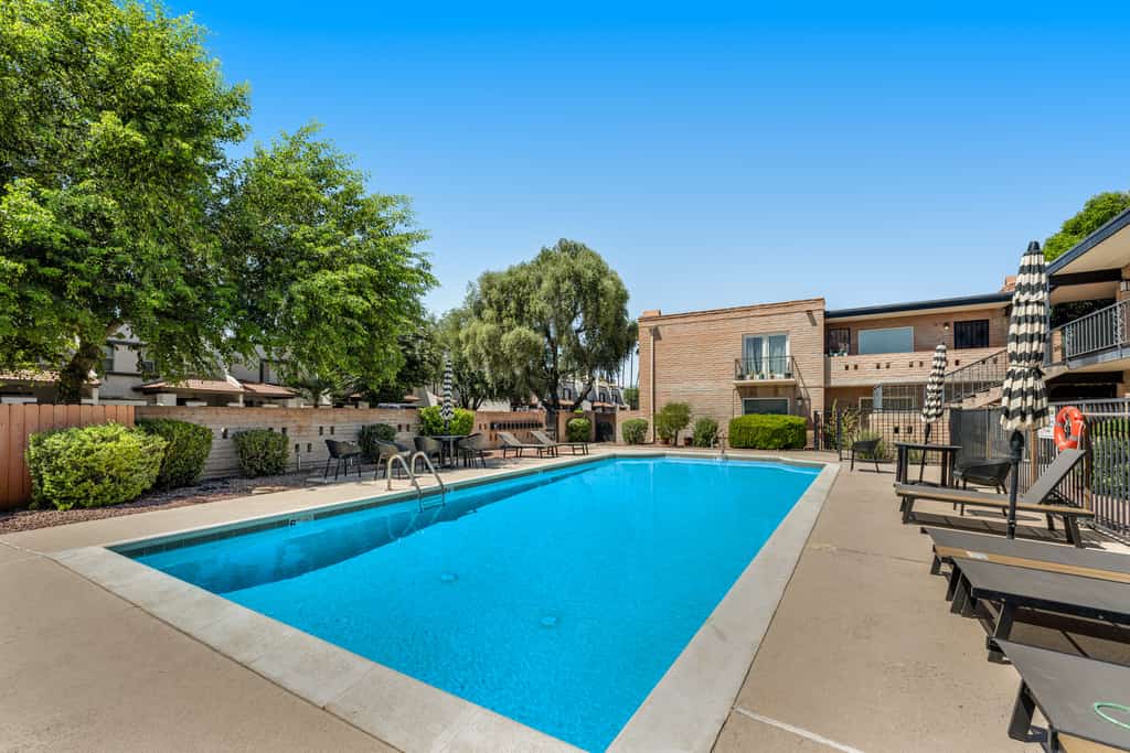 Beautiful condo with WiFi, pool, & balcony - walk to downtown