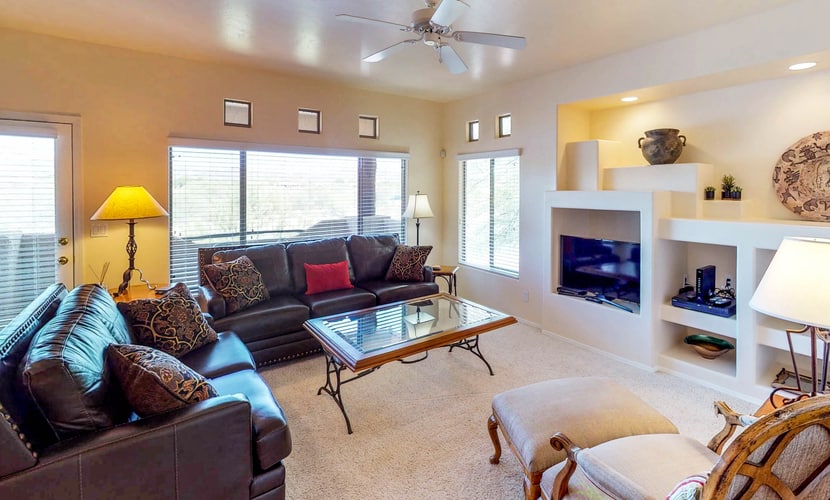 Spacious, dog-friendly condo with pool & hot tub
