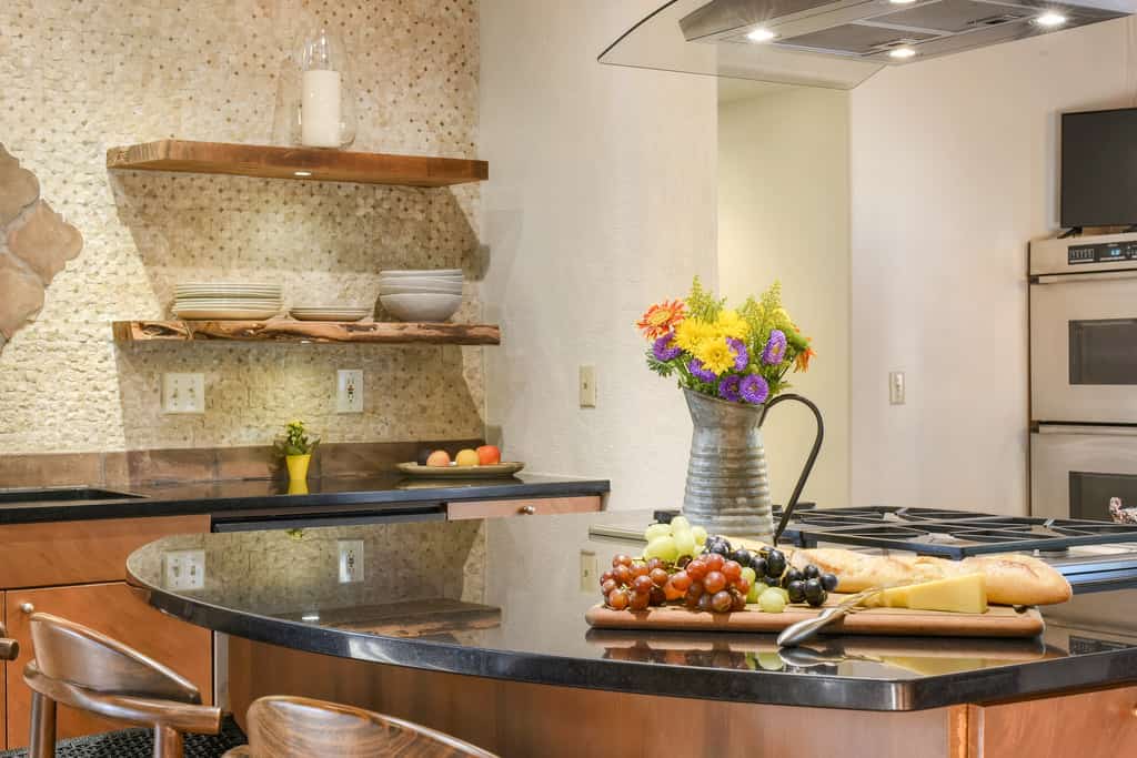 Catalina Foothills oasis on 2.1 acres with private pool & putting green