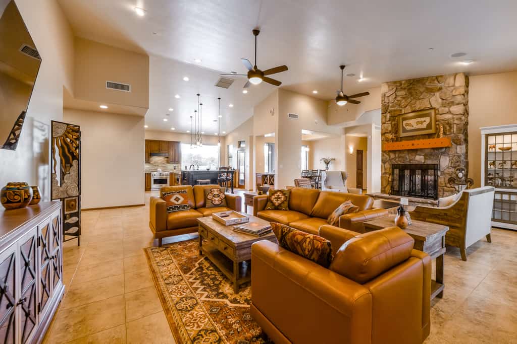 Gorgeous desert gem with private pool & spa and tennis court with amazing views!