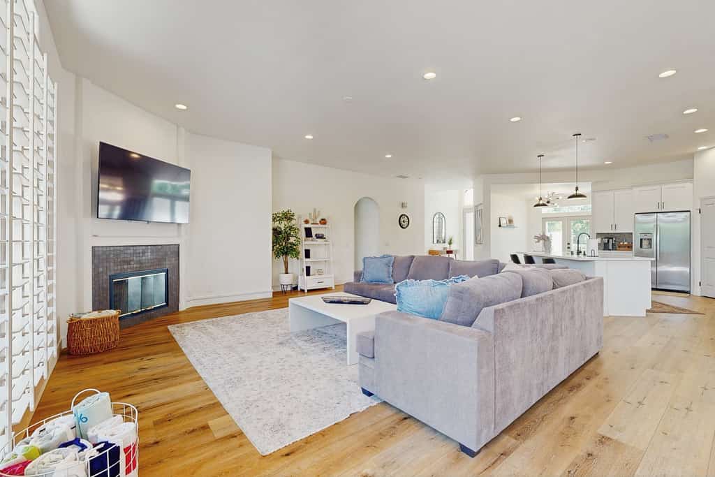 Quiet Dog-Friendly Desert Getaway w/ Private Pool, Spa & Mountain Views