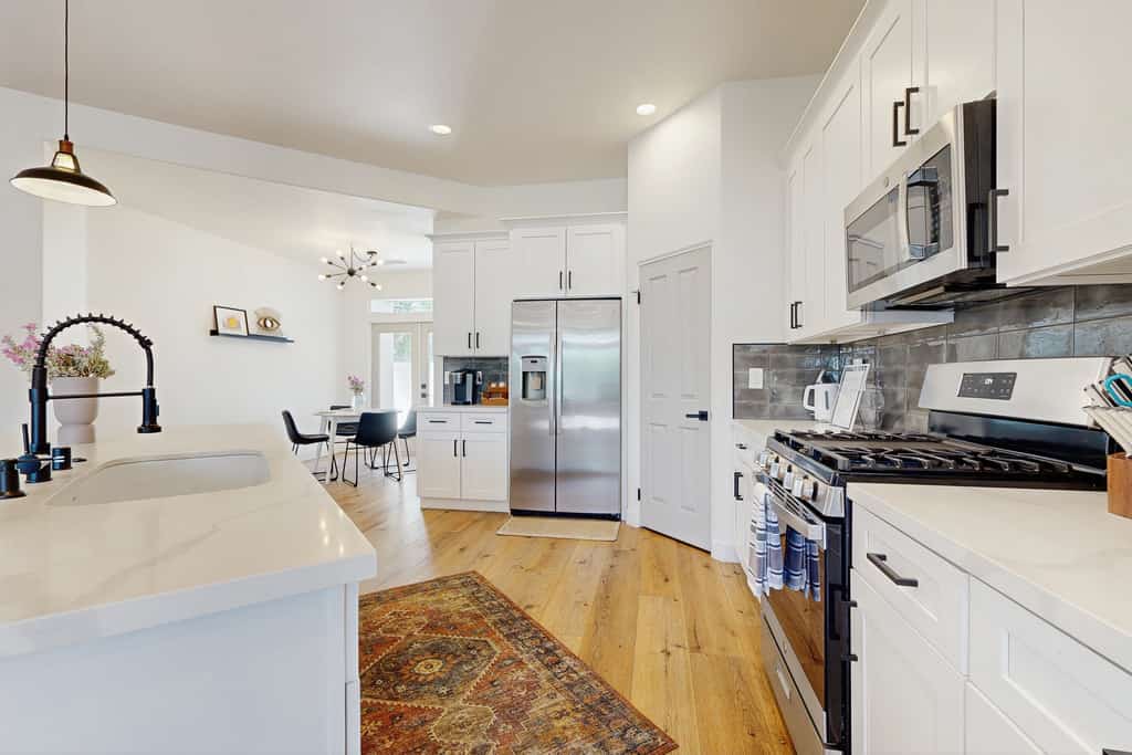 Quiet Dog-Friendly Desert Getaway w/ Private Pool, Spa & Mountain Views