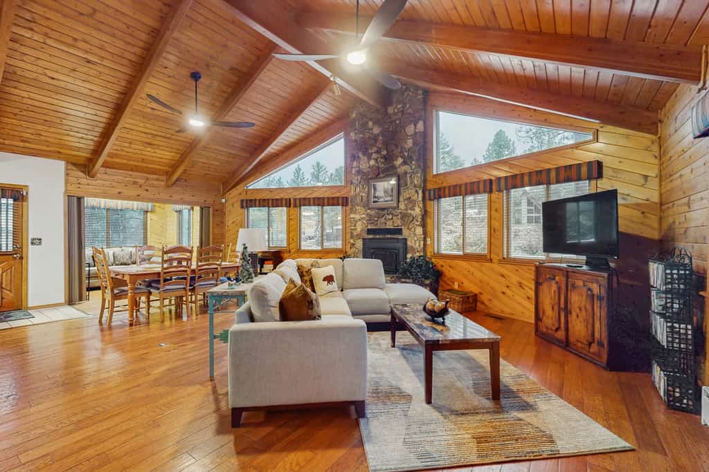 Cozy Home w/ private hot tub, deck, office space, & board games - dog-friendly