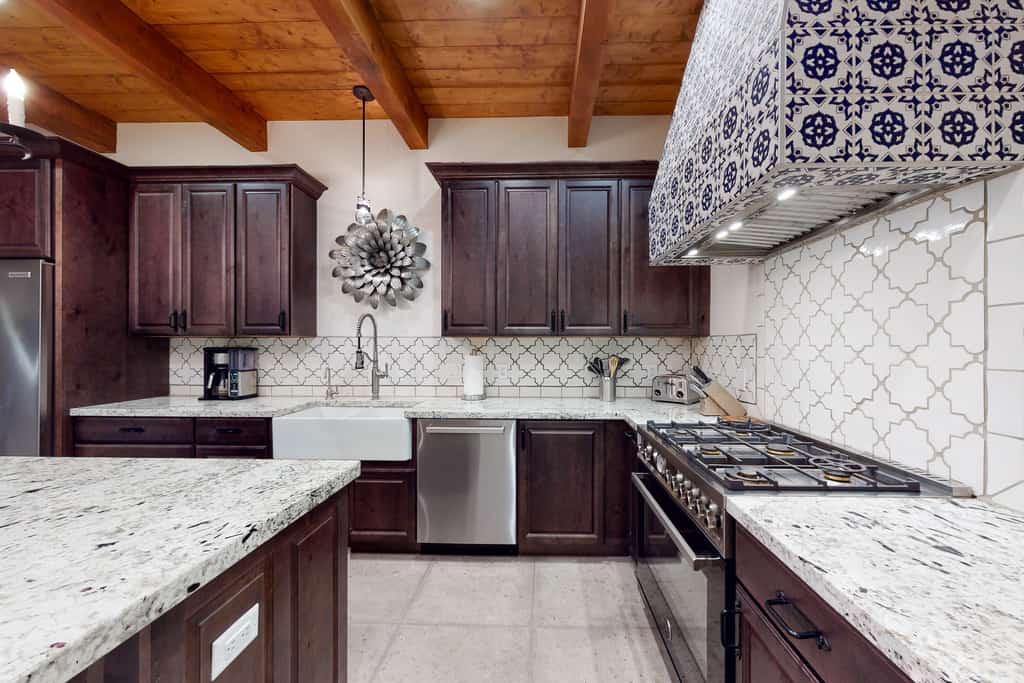 Delightful Desert Gem W/ High-Speed WiFi, Modern Art, & Balcony - Dogs Welcome