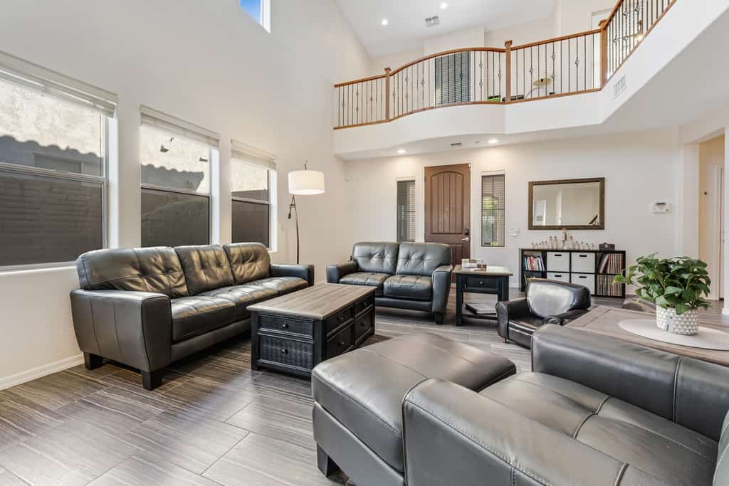 Well-located home with private pool, AC, fast WiFi & W/D - great for snowbirds