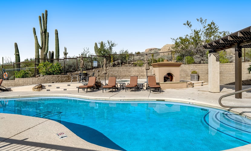 Golf-Course View Condo with Central AC & Washer/Dryer - Shared Pool & Hot Tub