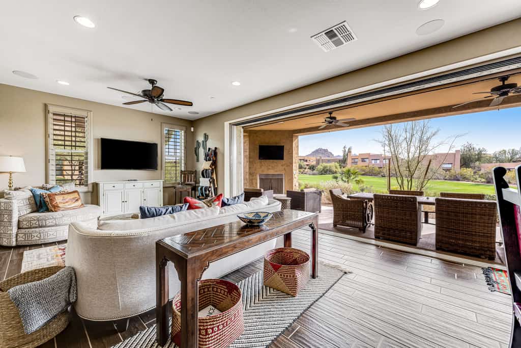 Golf-Course View Condo with Central AC & Washer/Dryer - Shared Pool & Hot Tub