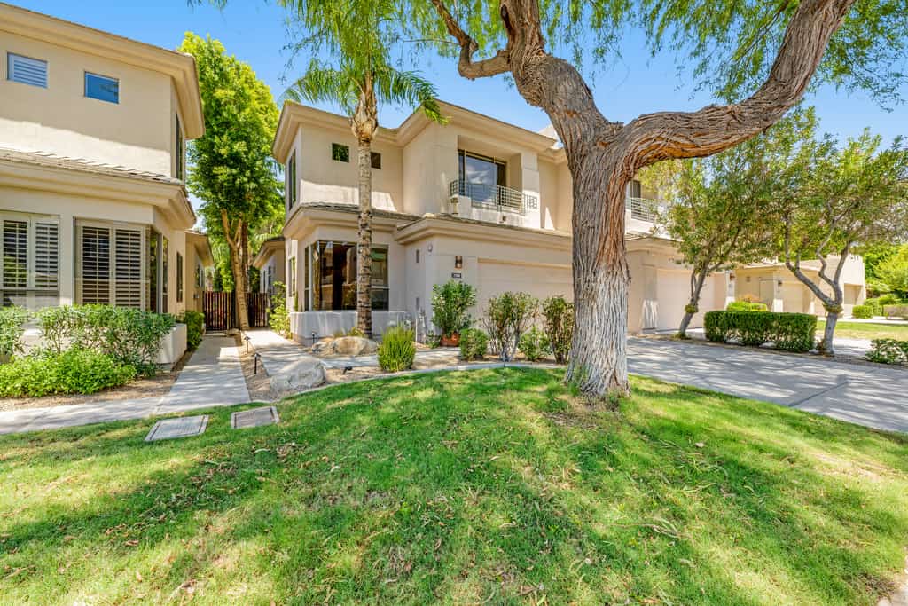 Dog-friendly monthly rental with private backyard, grill, W/D - great location