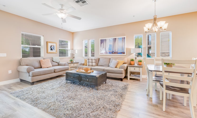 Spacious townhouse with fast WiFi, central AC, washer/dryer, pool, & hot tub
