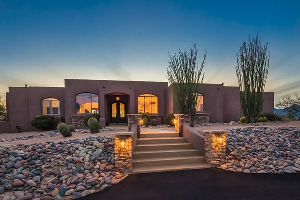 Beautiful mountain view oasis with gourmet kitchen & community pool