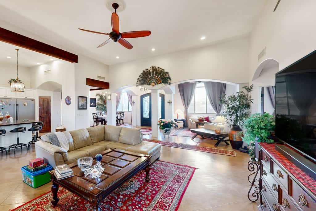 Beautiful mountain view oasis with gourmet kitchen & community pool