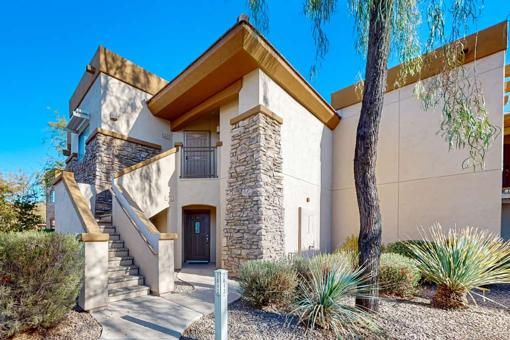 Scottsdale Serenity: Your Stylish Desert Retreat with Stunning Views and Endless