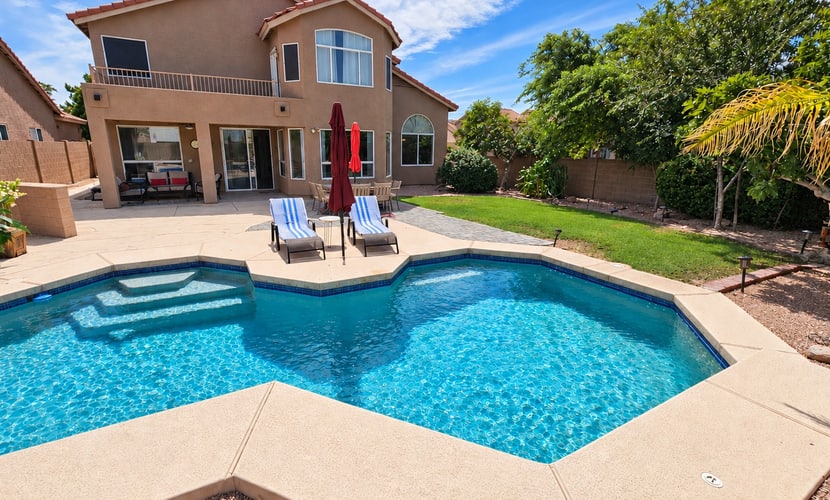 Beautiful home with private pool, W/D, central AC & great locale - dog-friendly
