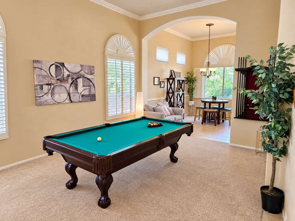 Beautiful home with private pool, W/D, central AC & great locale - dog-friendly