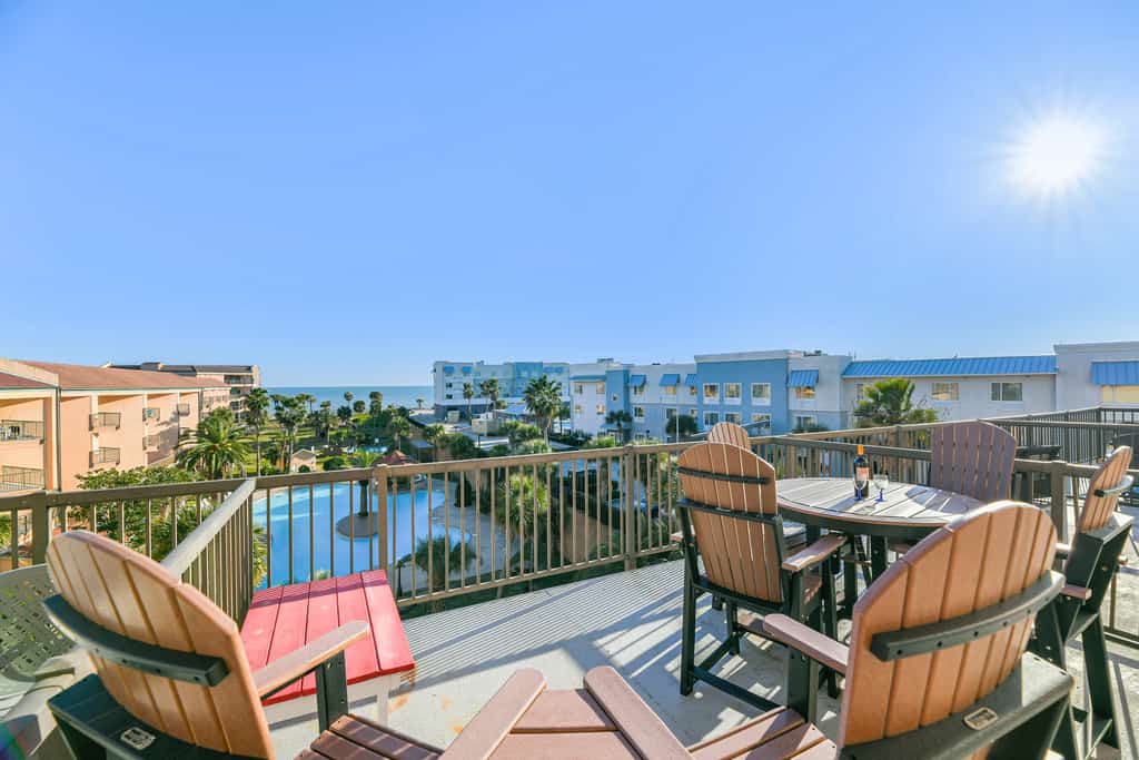 Pelican Bungalow! Top Floor, Endless Gulf Views, Pet Friendly!