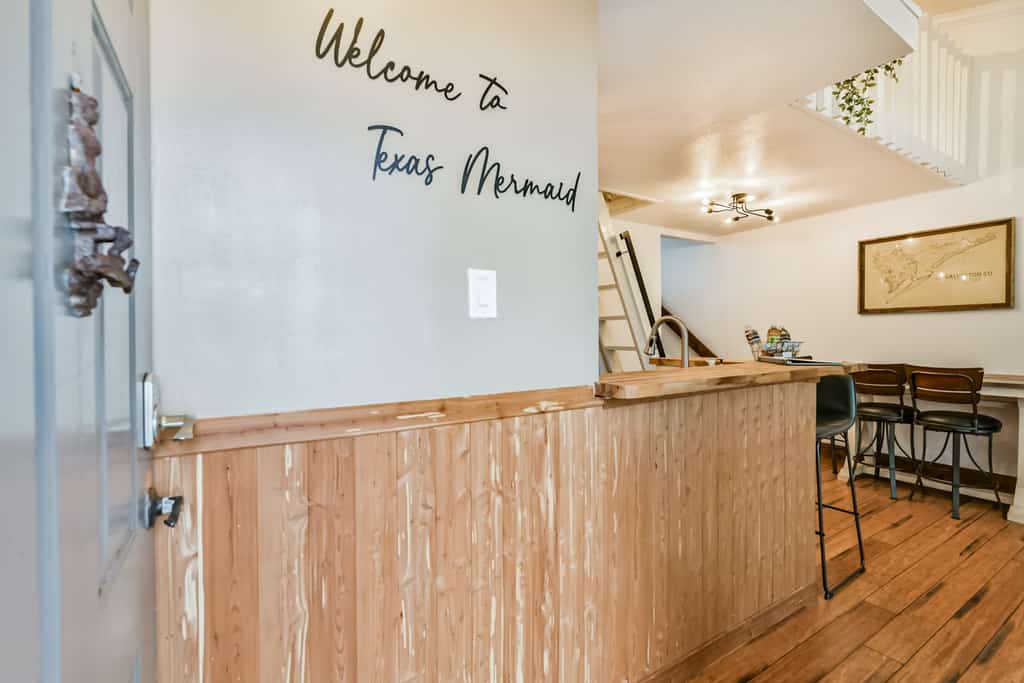 Texas Mermaid! Two Balconies, Endless Coastal Charm. Pet Friendly!