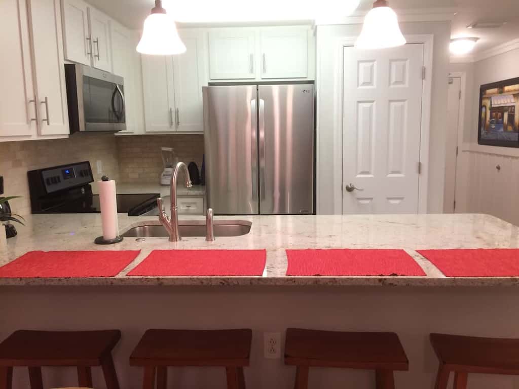 Gulf Front condo with Pools, Beach access and Gym