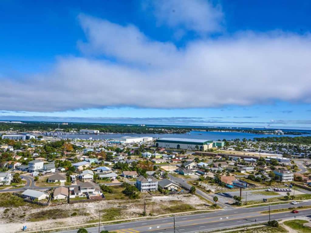 Gulf Front condo with Pools, Beach access and Gym