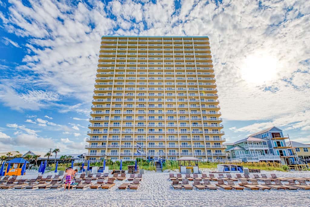Gulf Front condo with Pools, Beach access and Gym