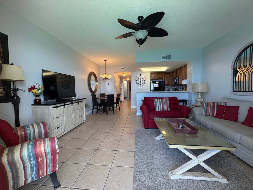 Coastal Beach Front with Pools, Beach access, Gym