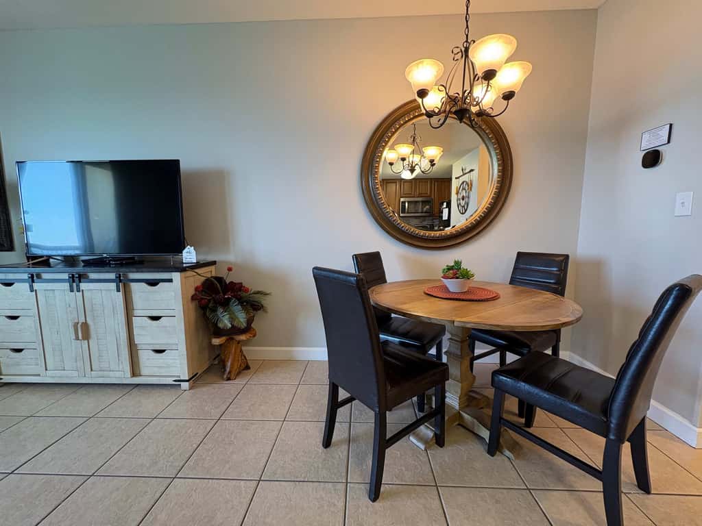 Coastal Beach Front with Pools, Beach access, Gym