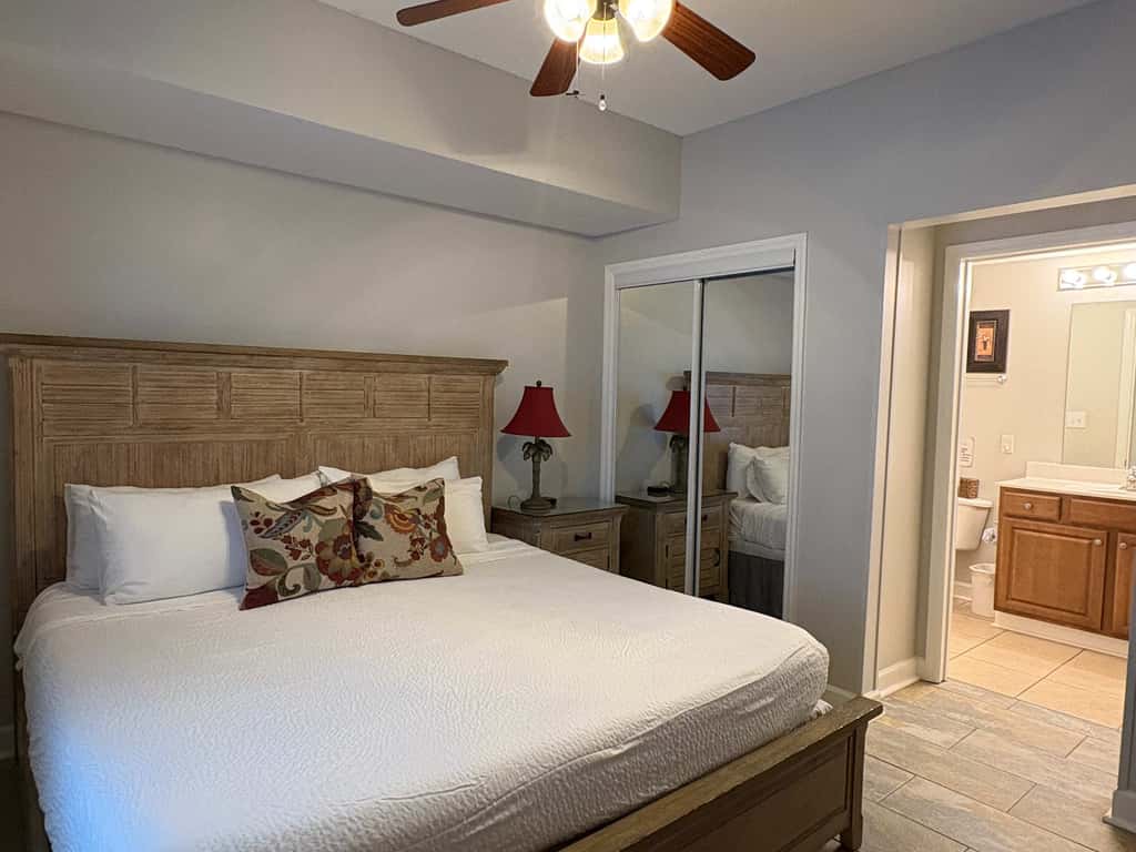 Coastal Beach Front with Pools, Beach access, Gym