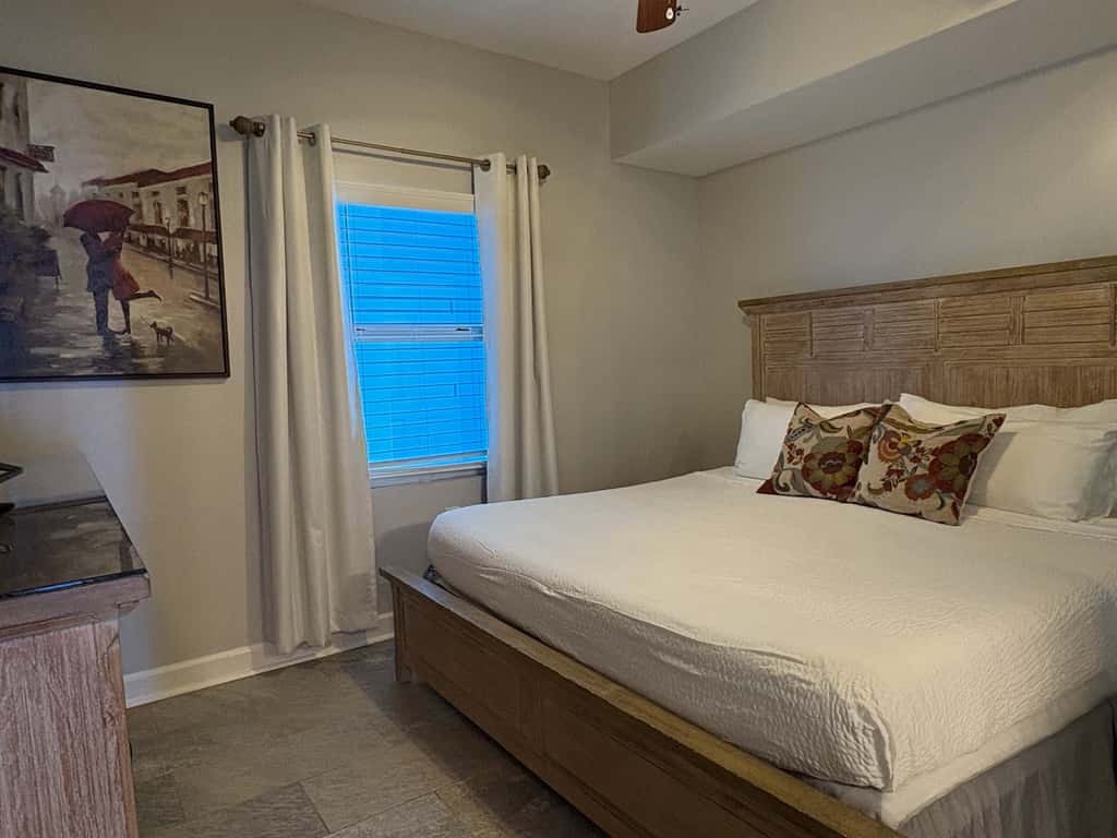 Coastal Beach Front with Pools, Beach access, Gym