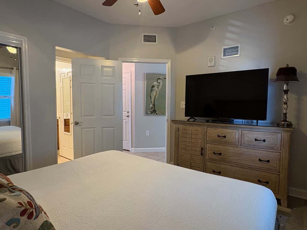 Coastal Beach Front with Pools, Beach access, Gym