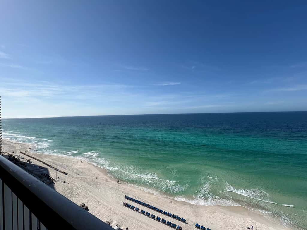 Coastal Beach Front with Pools, Beach access, Gym